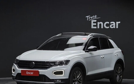 Volkswagen T-Roc I, 2022 год, 2 100 000 рублей, 1 фотография