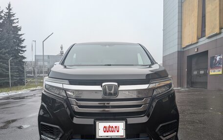 Honda Stepwgn IV, 2017 год, 2 300 000 рублей, 3 фотография