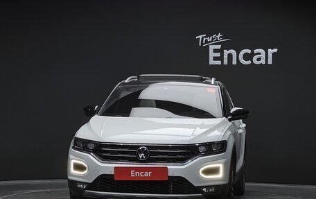 Volkswagen T-Roc I, 2022 год, 2 100 000 рублей, 2 фотография