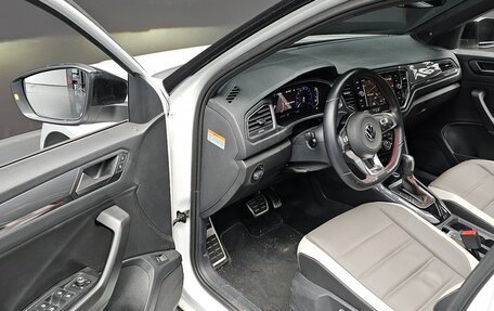 Volkswagen T-Roc I, 2022 год, 2 100 000 рублей, 19 фотография