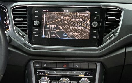 Volkswagen T-Roc I, 2022 год, 2 100 000 рублей, 21 фотография