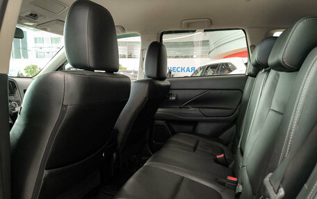 Mitsubishi Outlander III рестайлинг 3, 2017 год, 2 160 000 рублей, 15 фотография