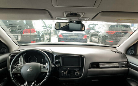 Mitsubishi Outlander III рестайлинг 3, 2017 год, 2 160 000 рублей, 17 фотография
