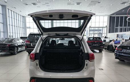 Mitsubishi Outlander III рестайлинг 3, 2017 год, 2 160 000 рублей, 12 фотография