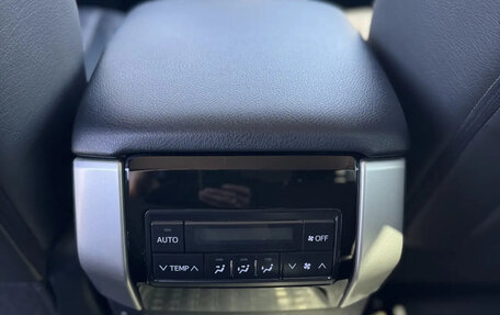 Toyota Land Cruiser Prado 150 рестайлинг 2, 2018 год, 5 350 000 рублей, 28 фотография