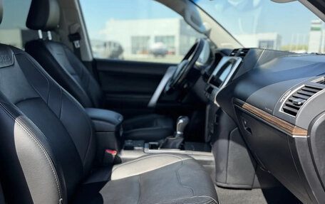 Toyota Land Cruiser Prado 150 рестайлинг 2, 2018 год, 5 350 000 рублей, 30 фотография