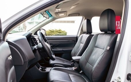 Mitsubishi Outlander III рестайлинг 3, 2018 год, 1 675 000 рублей, 11 фотография