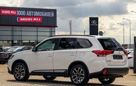 Mitsubishi Outlander III рестайлинг 3, 2018 год, 1 675 000 рублей, 4 фотография