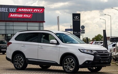 Mitsubishi Outlander III рестайлинг 3, 2018 год, 1 675 000 рублей, 3 фотография