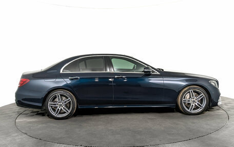 Mercedes-Benz E-Класс, 2017 год, 3 950 000 рублей, 4 фотография