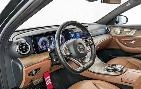 Mercedes-Benz E-Класс, 2017 год, 3 950 000 рублей, 16 фотография