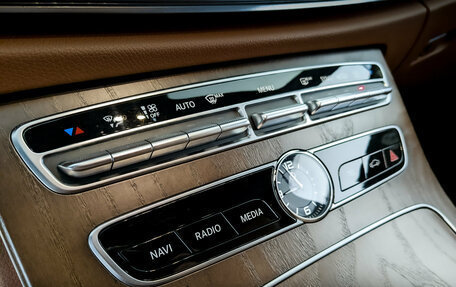 Mercedes-Benz E-Класс, 2017 год, 3 950 000 рублей, 29 фотография