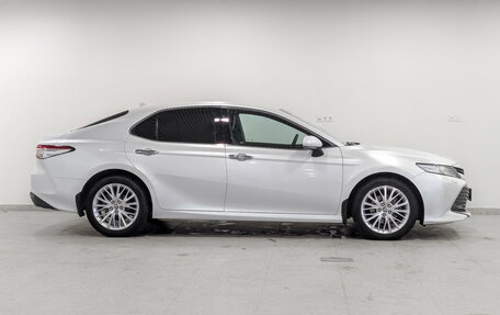 Toyota Camry, 2020 год, 3 300 000 рублей, 4 фотография