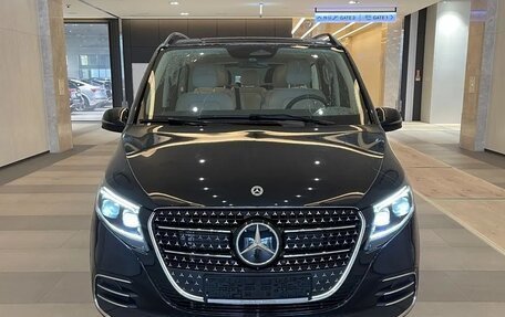 Mercedes-Benz V-Класс, 2025 год, 15 400 750 рублей, 2 фотография