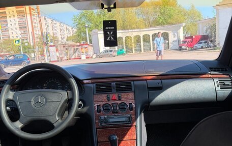 Mercedes-Benz E-Класс, 1998 год, 305 000 рублей, 8 фотография