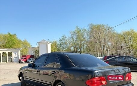 Mercedes-Benz E-Класс, 1998 год, 305 000 рублей, 2 фотография