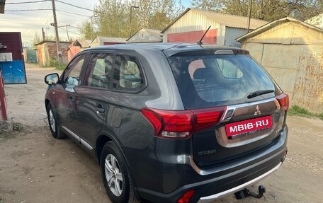 Mitsubishi Outlander III рестайлинг 3, 2015 год, 1 770 000 рублей, 4 фотография