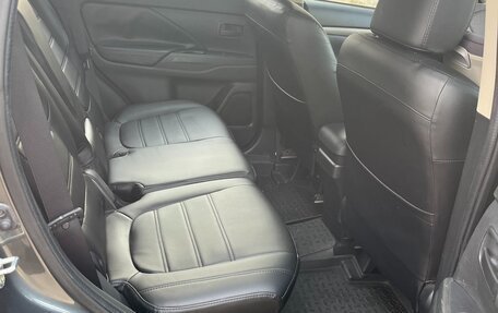 Mitsubishi Outlander III рестайлинг 3, 2015 год, 1 770 000 рублей, 8 фотография