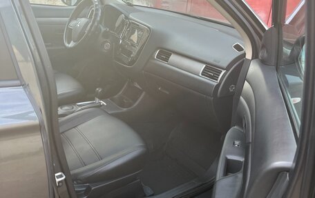 Mitsubishi Outlander III рестайлинг 3, 2015 год, 1 770 000 рублей, 7 фотография