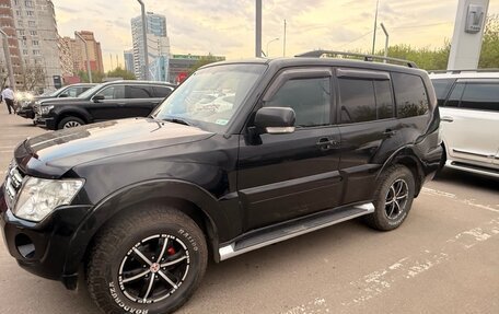 Mitsubishi Pajero IV, 2011 год, 2 490 000 рублей, 2 фотография