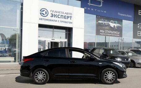 Hyundai Solaris II рестайлинг, 2017 год, 1 050 000 рублей, 4 фотография