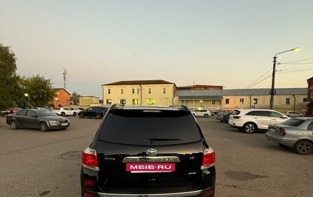 Toyota Highlander III, 2011 год, 1 800 000 рублей, 2 фотография