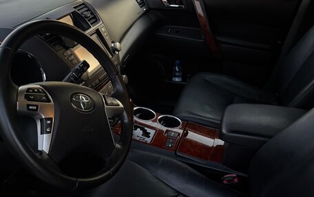 Toyota Highlander III, 2011 год, 1 800 000 рублей, 10 фотография