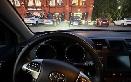 Toyota Highlander III, 2011 год, 1 800 000 рублей, 14 фотография