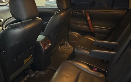 Toyota Highlander III, 2011 год, 1 800 000 рублей, 12 фотография