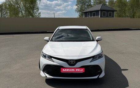 Toyota Camry, 2018 год, 1 790 000 рублей, 8 фотография