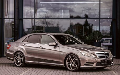 Mercedes-Benz E-Класс, 2012 год, 1 355 000 рублей, 3 фотография