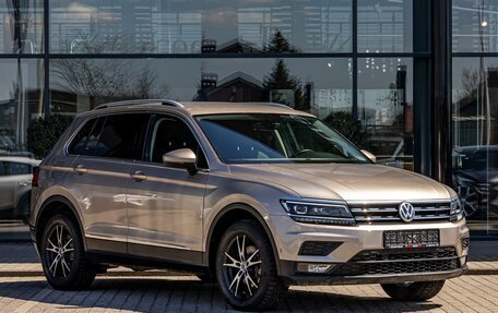 Volkswagen Tiguan II, 2018 год, 1 925 000 рублей, 3 фотография