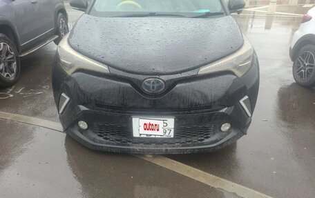 Toyota C-HR I рестайлинг, 2017 год, 2 300 000 рублей, 9 фотография