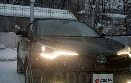 Toyota C-HR I рестайлинг, 2017 год, 2 300 000 рублей, 7 фотография