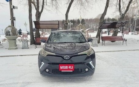 Toyota C-HR I рестайлинг, 2017 год, 2 300 000 рублей, 4 фотография