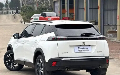 Peugeot 2008 II, 2023 год, 1 210 000 рублей, 6 фотография