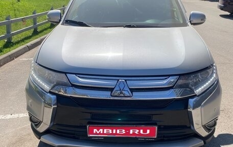 Mitsubishi Outlander III рестайлинг 3, 2017 год, 1 820 000 рублей, 1 фотография