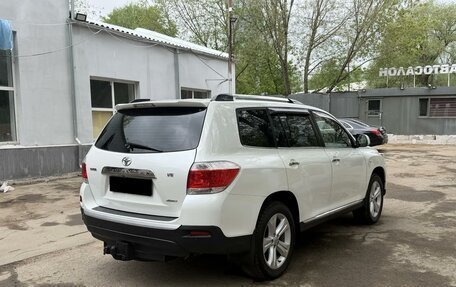Toyota Highlander III, 2012 год, 1 895 000 рублей, 2 фотография