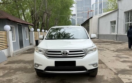 Toyota Highlander III, 2012 год, 1 895 000 рублей, 3 фотография