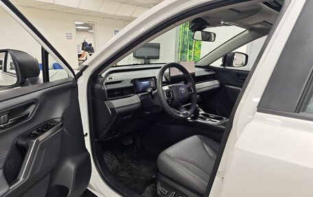 Toyota RAV4, 2025 год, 4 680 000 рублей, 11 фотография