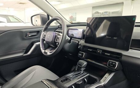 Toyota RAV4, 2025 год, 4 680 000 рублей, 16 фотография
