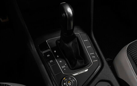 Volkswagen Tiguan II, 2020 год, 3 080 000 рублей, 18 фотография