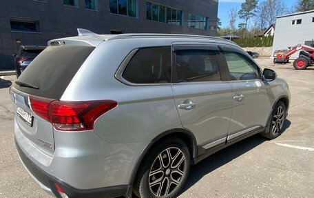 Mitsubishi Outlander III рестайлинг 3, 2017 год, 1 820 000 рублей, 4 фотография