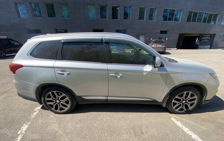 Mitsubishi Outlander III рестайлинг 3, 2017 год, 1 820 000 рублей, 3 фотография