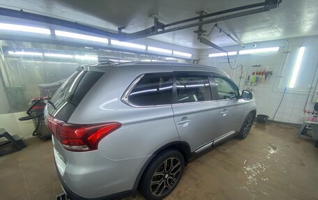 Mitsubishi Outlander III рестайлинг 3, 2017 год, 1 820 000 рублей, 12 фотография