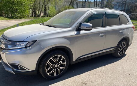 Mitsubishi Outlander III рестайлинг 3, 2017 год, 1 820 000 рублей, 5 фотография