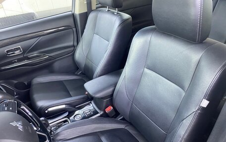 Mitsubishi Outlander III рестайлинг 3, 2017 год, 1 820 000 рублей, 15 фотография