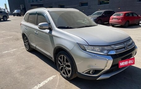 Mitsubishi Outlander III рестайлинг 3, 2017 год, 1 820 000 рублей, 2 фотография