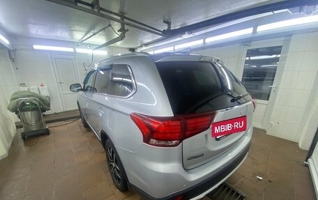 Mitsubishi Outlander III рестайлинг 3, 2017 год, 1 820 000 рублей, 11 фотография