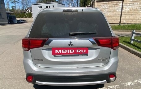 Mitsubishi Outlander III рестайлинг 3, 2017 год, 1 820 000 рублей, 8 фотография